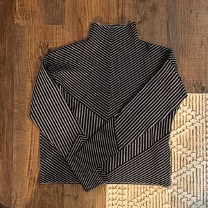 TAHARI Striped Black & White Turtleneck Sweater Top